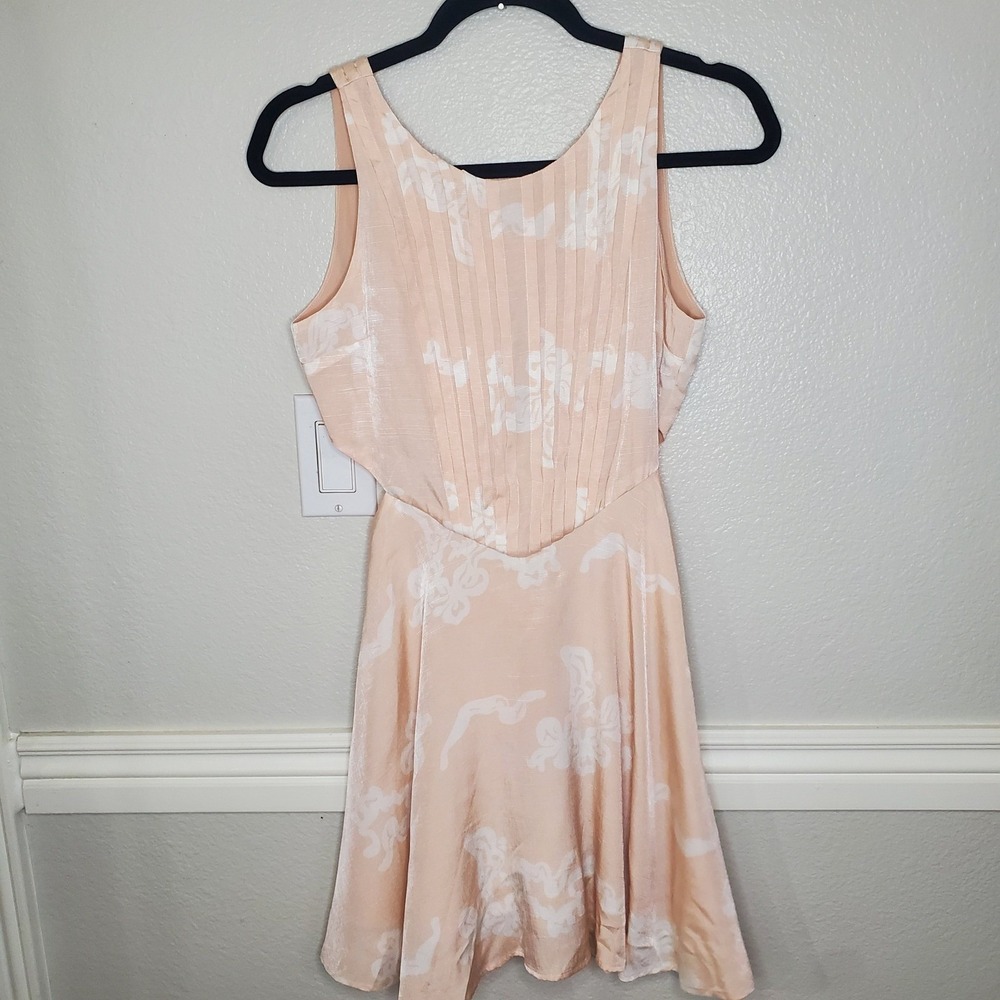 Finders Keepers‎ Pink Floral Side Cutout Pleated Mini Dress Womens Size 4